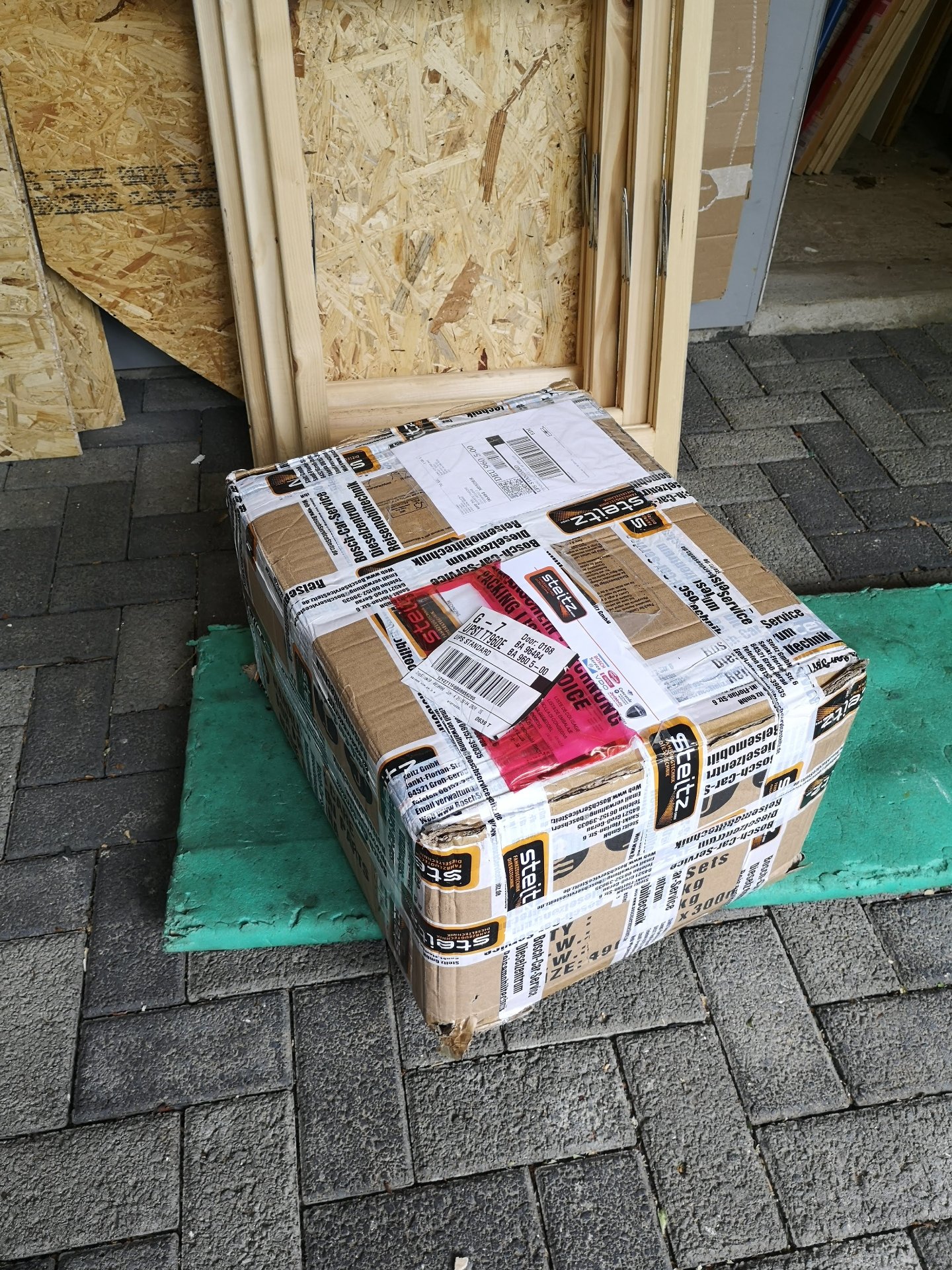 Ein schweres Paket.jpg