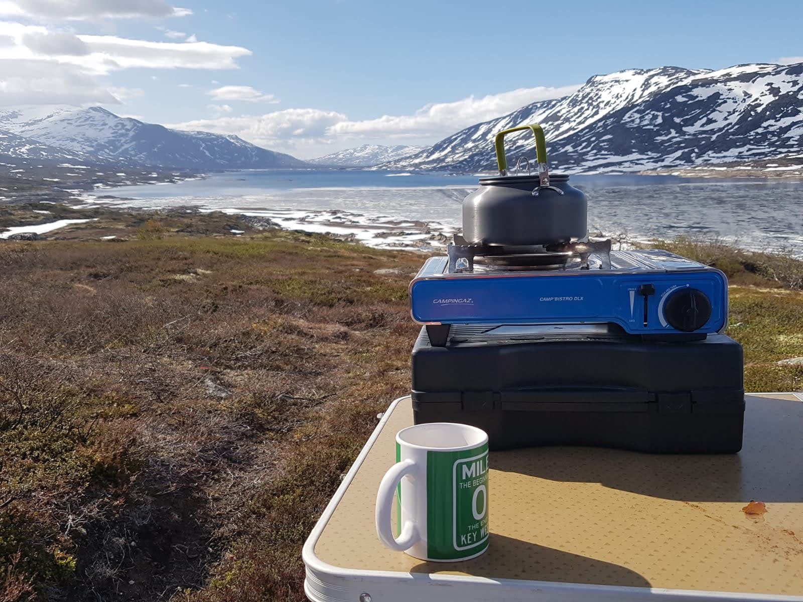 Freistehen am zugefrorenen See am Aursjövegen